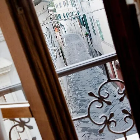 Residenza Palazzo Saloni 3*